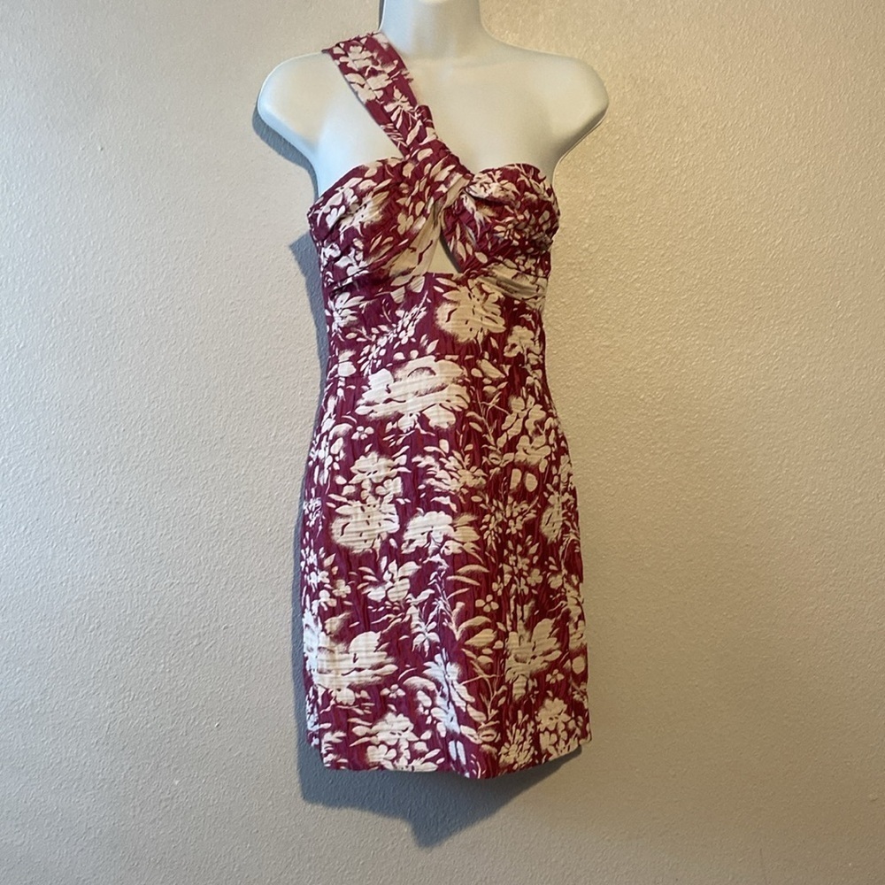 ALEXIS
Livie Asymmetric Floral Jacquard Mini Sheath Dress - Picture 2 of 7